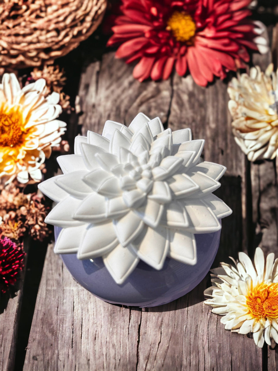 Chrysanthemum porcelain diffuser – Little Mount Lavender