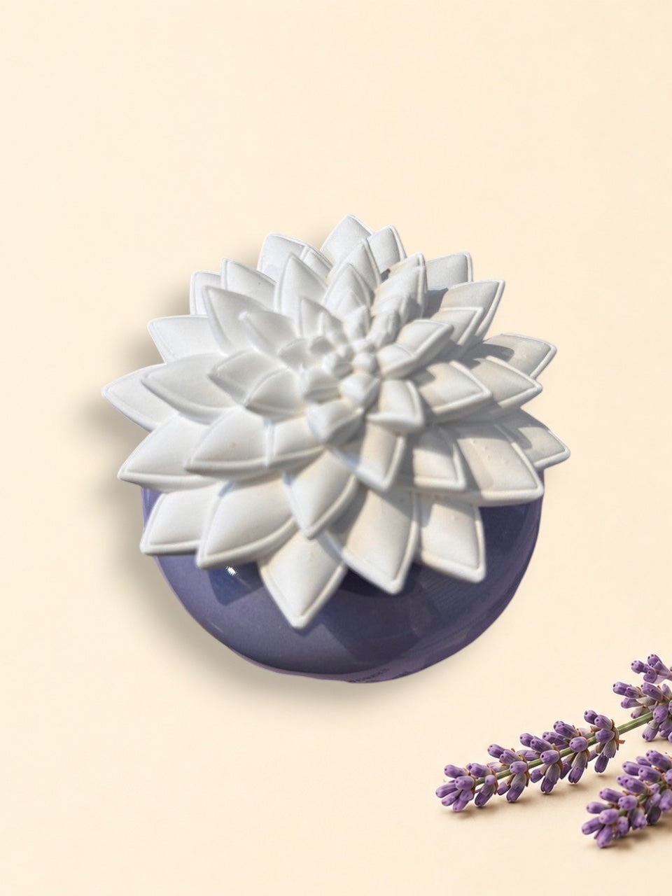 Chrysanthemum porcelain diffuser