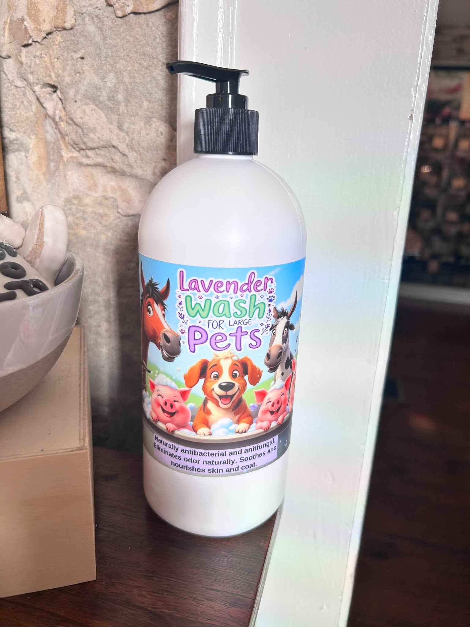 Actual 32-ounce Little Mount Lavender pet wash bottle with black pump and illustrated animal label.